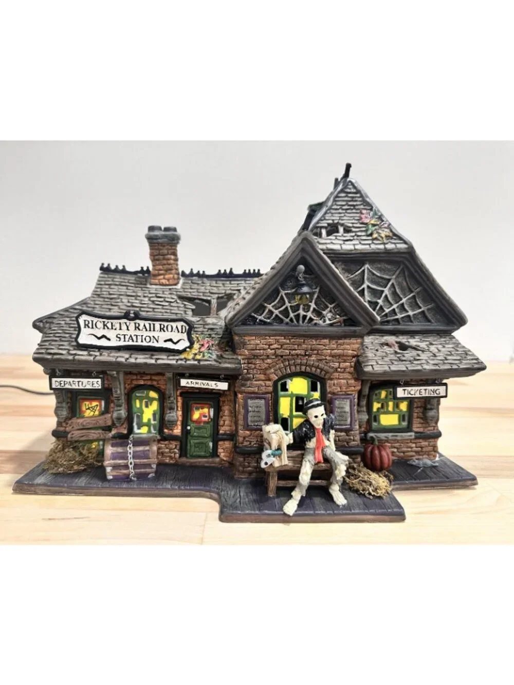 Dept 56 Rickety Railroad Station Halloween Snow Village w/ Box Lights Works READ